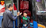 Những chuyến xe nghĩa tình đưa người bệnh về quê ăn Tết